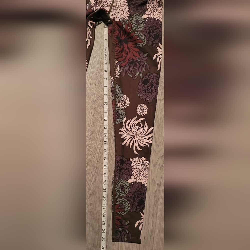 JoyLab Metallic Chrysanthemum Floral Athletic Set, Size Small (better fit XS) - Picture 13 of 16